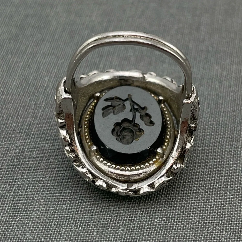 Vintage Sarah Coventry Reversible Peking Glass & Intaglio Cameo Hematite Ring 8